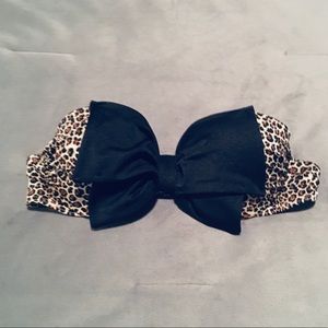 32A Victoria’s Secret Strapless Leopard Swim Top